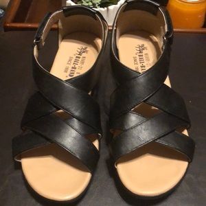 Woman’s Shoes.  SIZE 8 wide